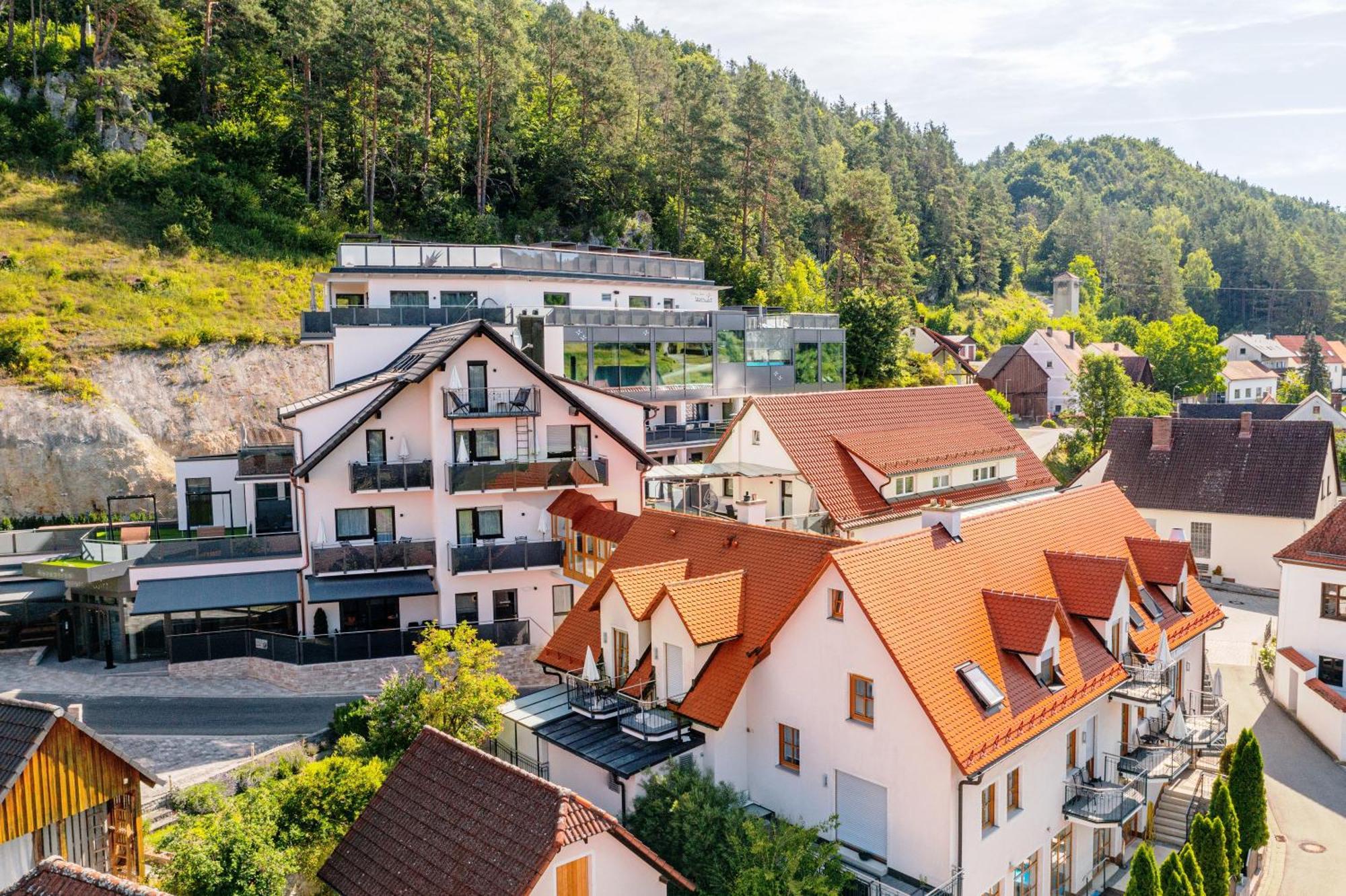 Landhotel Sternwirt - Das Wellnesshotel Zwischen Nuernberg Und Amberg Hogen Exterior photo